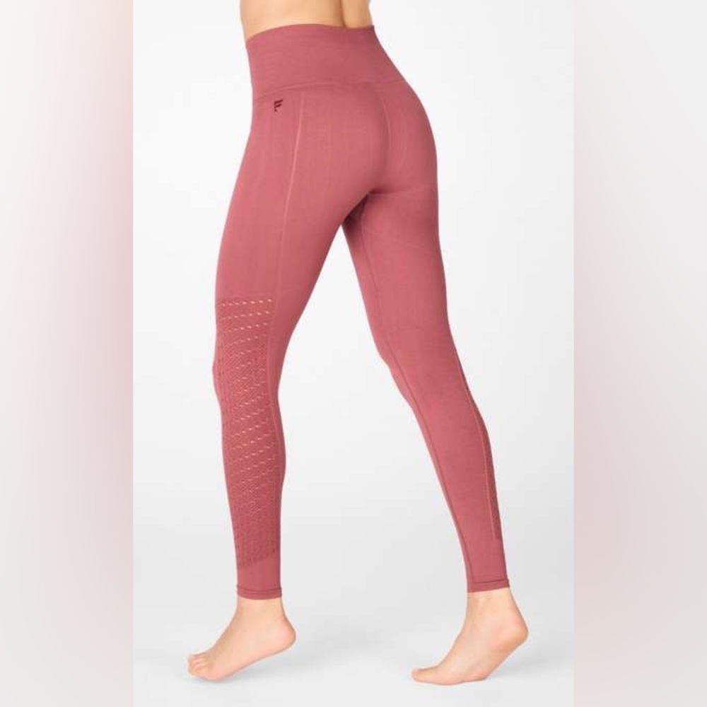 {Fabletics} Pink leggings! Sync High Waisted 7/8. M